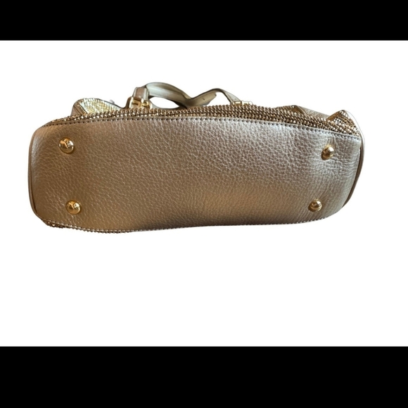 🍁🍂💣💫👀800$NWT !! SUPER RARE HTF!! MICHAEL KORS GOLD LEATHER MESH SATCHEl - Picture 3 of 11